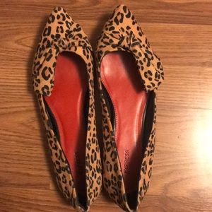 Pointed Leopard print ballet flats